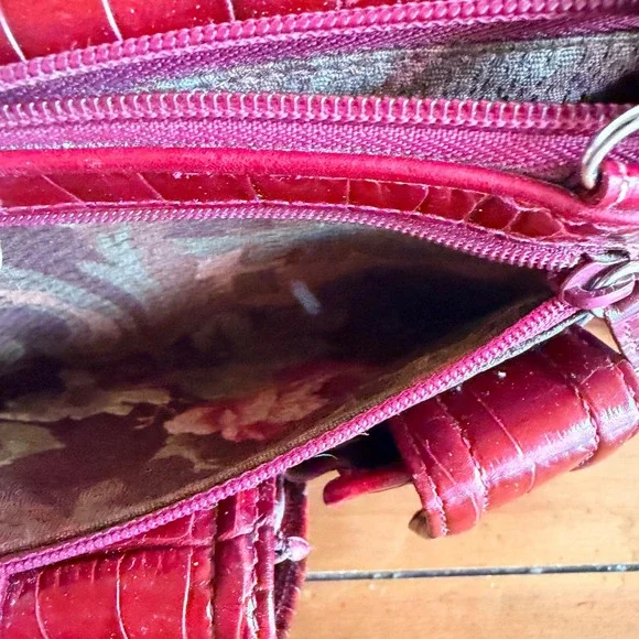 Brighton vintage Red Croc Embossed Leather Heart Purse Adjustable Crossbody - Picture 6 of 13